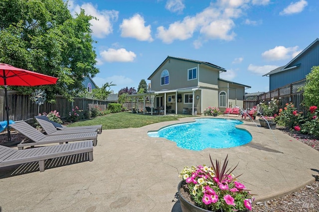 1405 Montana Pl, Rohnert Park, CA 94928 - view of swimming pool featuring a patio