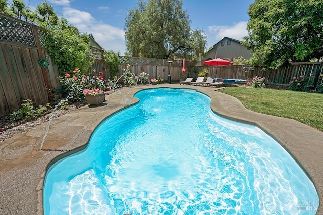 1405 Montana Pl, Rohnert Park, CA 94928 - view of pool with a patio
