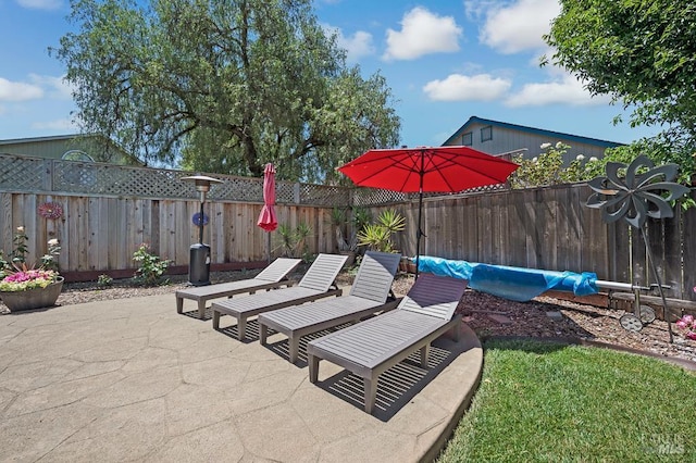 1405 Montana Pl, Rohnert Park, CA 94928 - fenced backyard with a patio