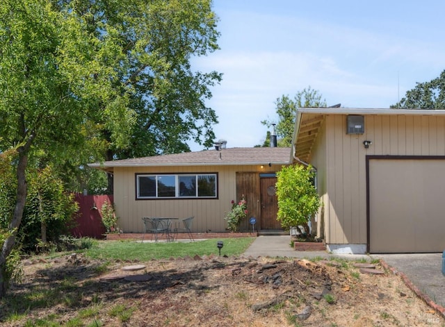 1205 Cambridge St, Novato, CA 94947 - view of front facade with an attached garage