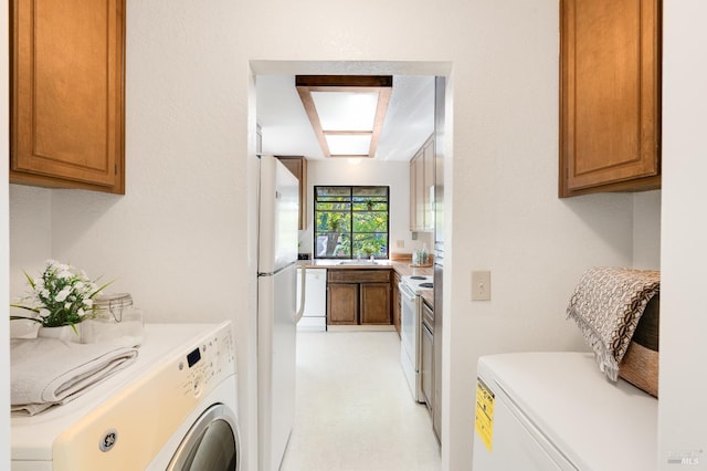 2000 Clearview Cir, Benicia, CA 94510 - laundry room featuring washer / clothes dryer and light floors