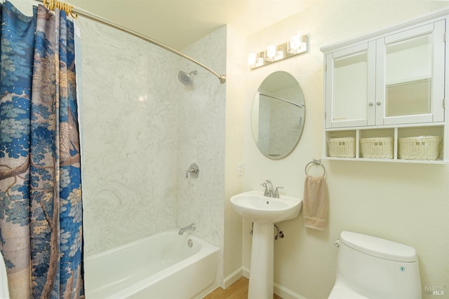 8201 Camino Colegio Unit 17, Rohnert Park, CA 94928 - bathroom with shower / bathtub combination with curtain, toilet, baseboards, and wood finished floors