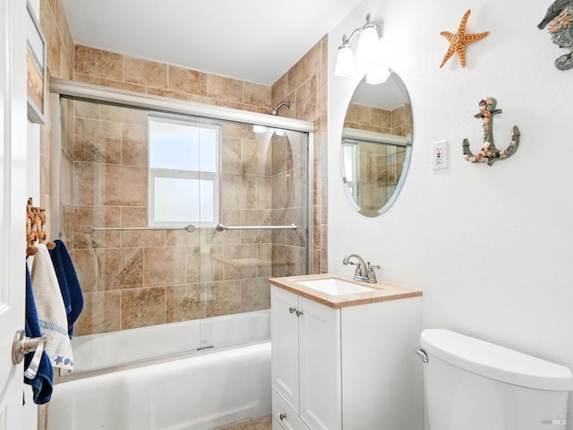 1233 Lincoln St, Fairfield, CA 94533 - full bath featuring toilet, vanity, and enclosed tub / shower combo