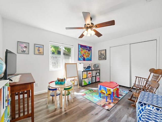1233 Lincoln St, Fairfield, CA 94533 - recreation room with wood finished floors, a ceiling fan, and baseboards