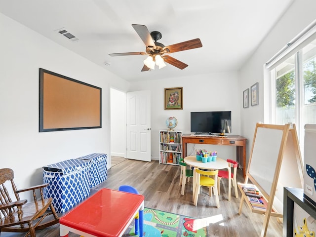 1233 Lincoln St, Fairfield, CA 94533 - playroom featuring wood finished floors, ceiling fan, and baseboards