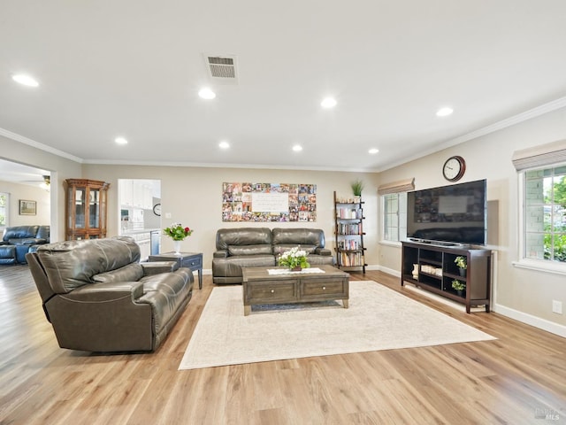 1233 Lincoln St, Fairfield, CA 94533 - living room featuring crown molding, baseboards, light wood-type flooring, recessed lighting, and ceiling fan
