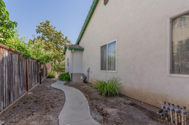 3543 Oak Shores Dr, Stockton, CA 95209 - view of yard featuring cooling unit and a cooling unit