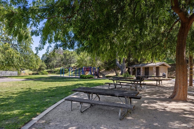 100 De La Guerra Rd, San Rafael, CA 94903 - surrounding community featuring a lawn