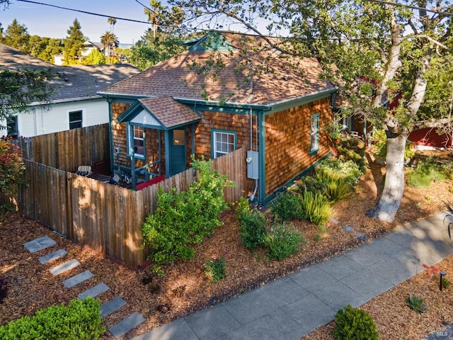 516 Howard St, Petaluma, CA 94952 - view of front of house featuring a shingled roof