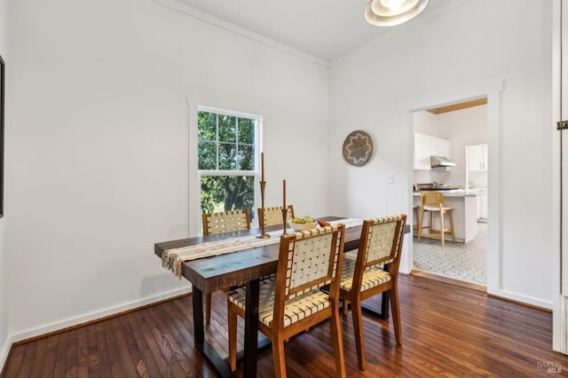 516 Howard St, Petaluma, CA 94952 - dining room with dark wood finished floors, ornamental molding, and baseboards