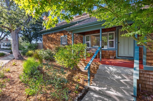 516 Howard St, Petaluma, CA 94952 - view of front facade with covered porch and a shingled roof