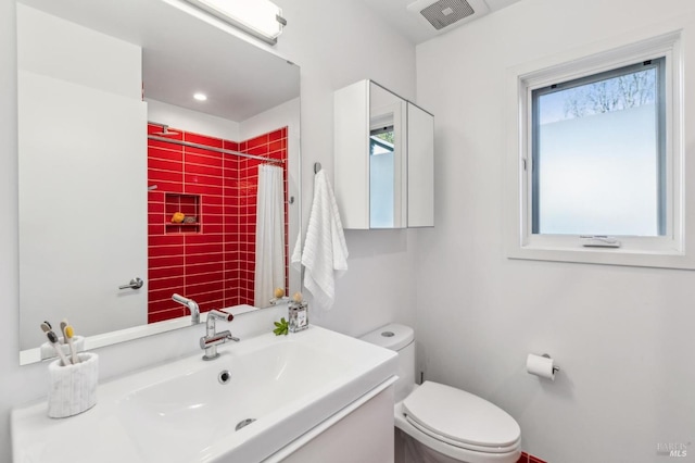 516 Howard St, Petaluma, CA 94952 - bathroom featuring toilet, a shower with shower curtain, and vanity