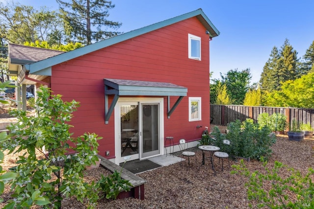 516 Howard St, Petaluma, CA 94952 - rear view of house featuring roof with shingles