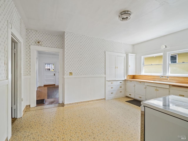 442 Piper St, Healdsburg, CA 95448 - kitchen featuring wallpapered walls, wainscoting, and light countertops