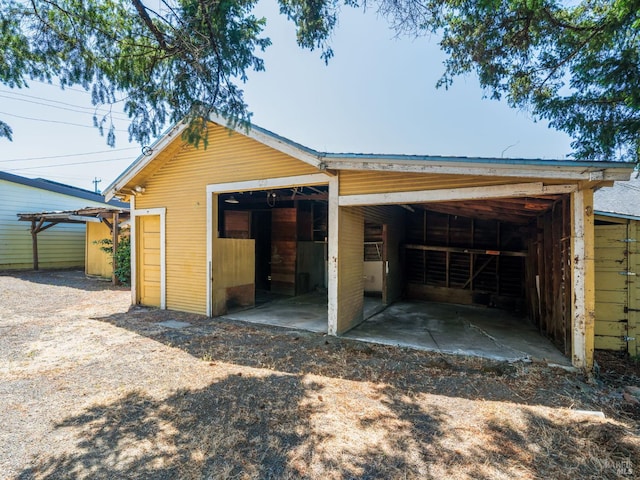 442 Piper St, Healdsburg, CA 95448 - view of garage