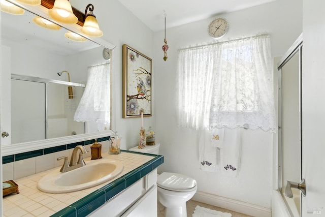 138 Nicole Way, Vallejo, CA 94589 - bathroom featuring vanity, toilet, bath / shower combo with glass door, and tasteful backsplash