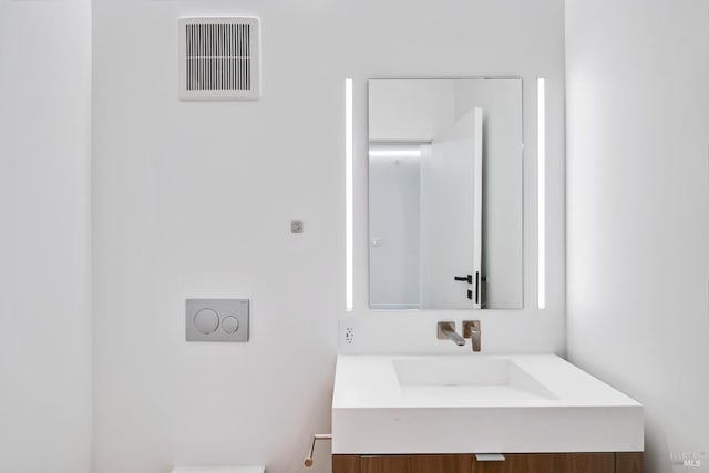 4966 Lakepointe Cir, Santa Rosa, CA 95403 - bathroom featuring vanity