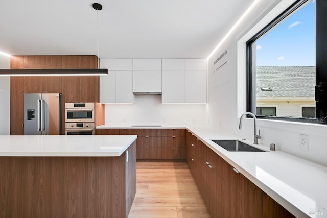 4966 Lakepointe Cir, Santa Rosa, CA 95403 - kitchen with stainless steel appliances, a sink, modern cabinets, light wood finished floors, and light countertops