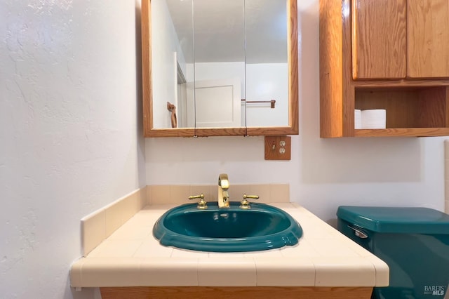 15866 Wright Dr, Guerneville, CA 95446 - bathroom featuring vanity