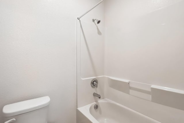2032 Hunt St, Woodland, CA 95776 - full bath featuring toilet and shower / tub combination