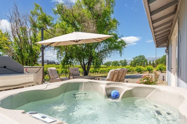 725 Lytton Station Rd, Healdsburg, CA 95448 - view of pool with a hot tub