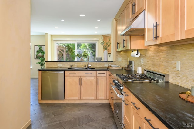 1721 Northstar Dr, Petaluma, CA 94954 - kitchen with stainless steel appliances, under cabinet range hood, a sink, backsplash, and light brown cabinetry