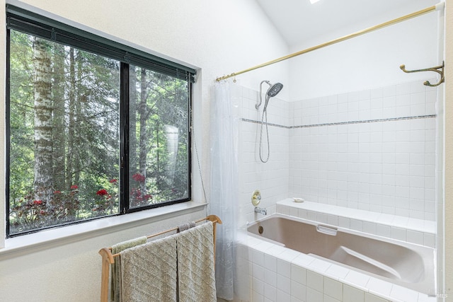 22111 Umland Cir, Jenner, CA 95450 - full bath with tiled shower / bath combo