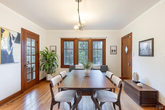 439 4th St E, Sonoma, CA 95476 - dining room featuring light wood-style flooring, crown molding, baseboards, and a chandelier