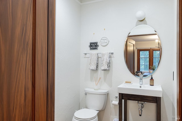 439 4th St E, Sonoma, CA 95476 - half bath featuring toilet, a sink, and ornamental molding
