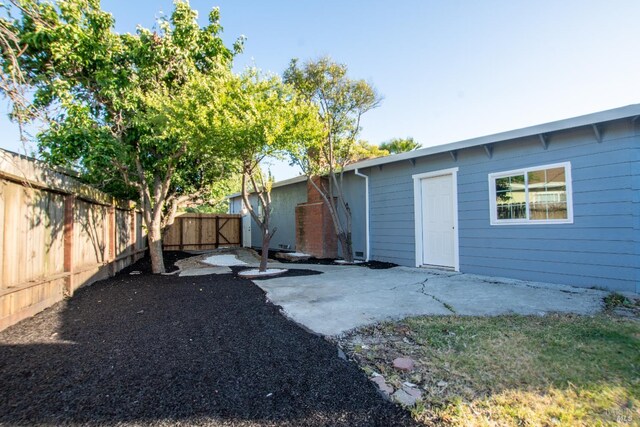 50 Montego Ct, Suisun City, CA 94585 - fenced backyard featuring a patio