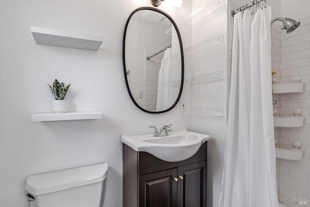 3641 Evergreen Ct, Napa, CA 94558 - bathroom with toilet, vanity, and curtained shower