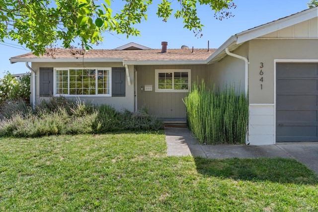 3641 Evergreen Ct, Napa, CA 94558 - view of front of property featuring a front yard and a garage