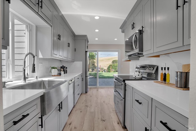 323 Larkin Ct, Benicia, CA 94510 - kitchen with stainless steel appliances, gray cabinetry, a sink, recessed lighting, and light wood finished floors