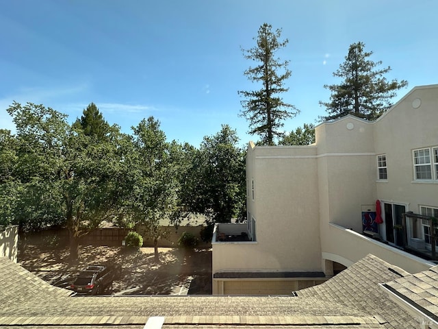 764 Mcclelland Dr, Windsor, CA 95492 - view of side of property featuring stucco siding
