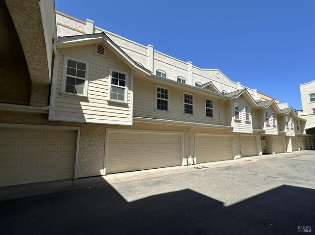 764 Mcclelland Dr, Windsor, CA 95492 - view of front of home featuring a garage