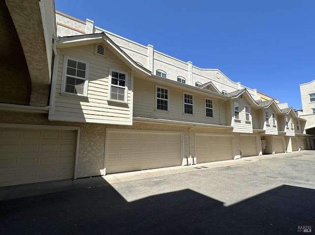 764 Mcclelland Dr, Windsor, CA 95492 - view of front of property with an attached garage