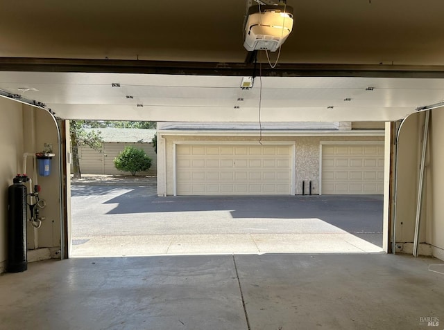 764 Mcclelland Dr, Windsor, CA 95492 - garage with a garage door opener
