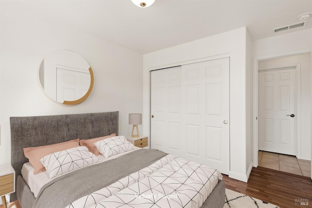 1039 Aston Cir, Santa Rosa, CA 95404 - bedroom featuring wood finished floors, a closet, and baseboards
