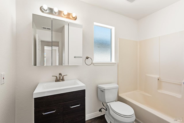1039 Aston Cir, Santa Rosa, CA 95404 - full bath featuring vanity, toilet, and  shower combination