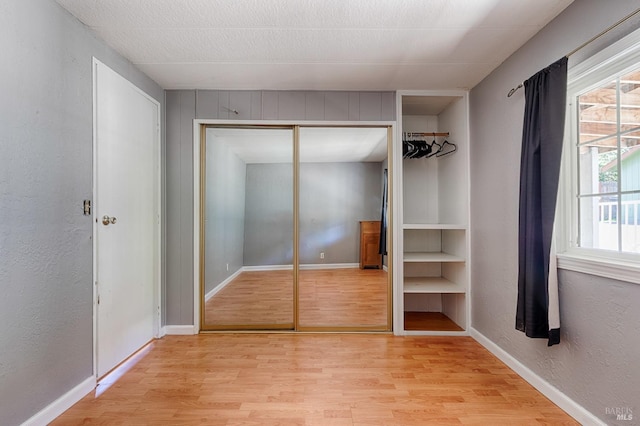 5851 Vine Hill Rd, Sebastopol, CA 95472 - unfurnished bedroom featuring light wood-style flooring, a closet, baseboards, and a textured wall