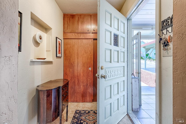 5851 Vine Hill Rd, Sebastopol, CA 95472 - foyer entrance featuring a textured wall