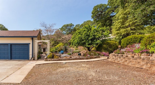 5010 Sleepy Hollow Ln, Fairfield, CA 94534 - view of yard with concrete driveway and an attached garage