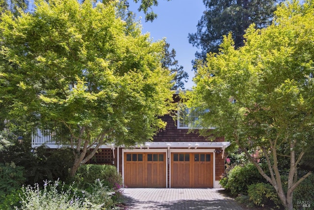 25 Winship Ave, Ross, CA 94957 - garage with driveway