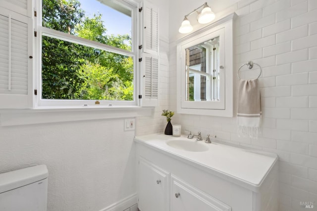 25 Winship Ave, Ross, CA 94957 - half bathroom featuring vanity and toilet
