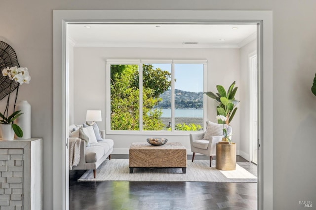 616 Locust St, Sausalito, CA 94965 - sitting room with crown molding and baseboards