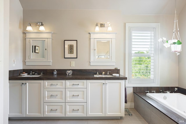 406 Franklin St, Napa, CA 94559 - full bath with double vanity and a garden tub