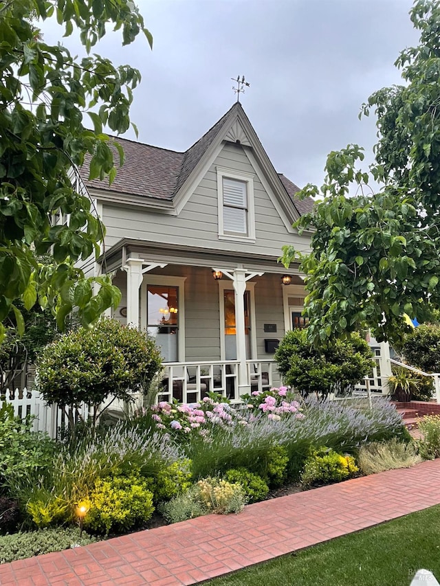 406 Franklin St, Napa, CA 94559 - view of front facade featuring covered porch and roof with shingles