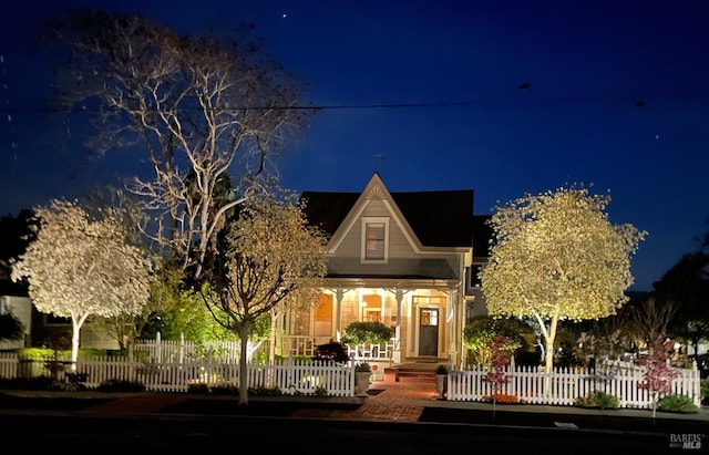 406 Franklin St, Napa, CA 94559 - view of front of property featuring covered porch and a fenced front yard