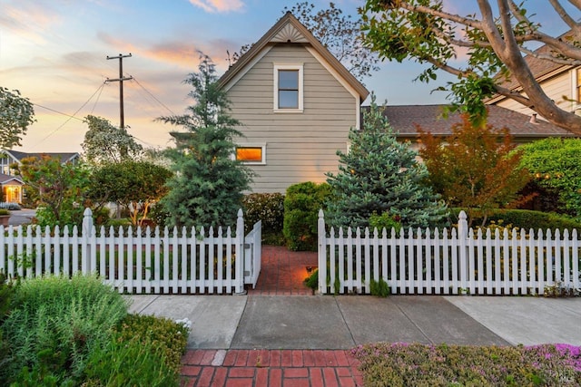 406 Franklin St, Napa, CA 94559 - view of side of home featuring a fenced front yard