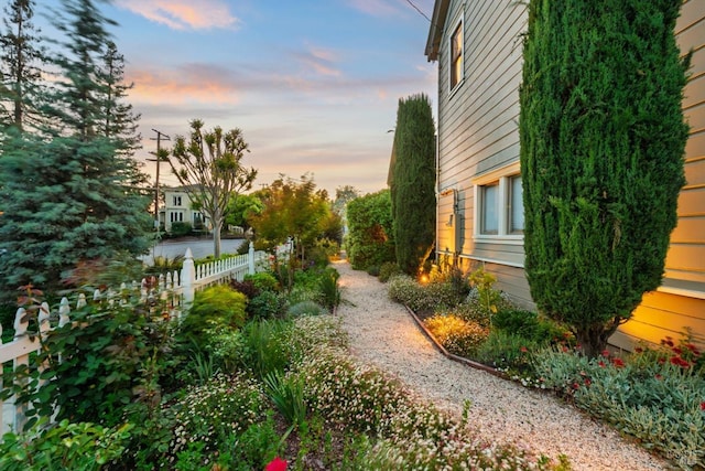 406 Franklin St, Napa, CA 94559 - view of yard at dusk